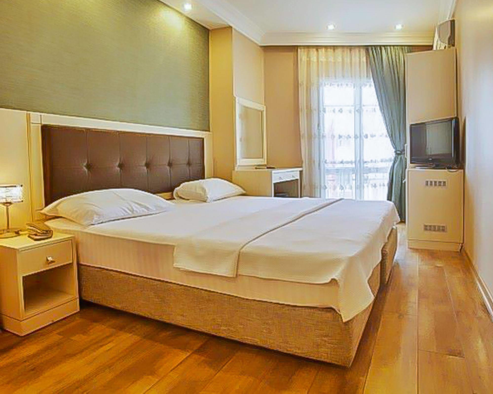 Buyukada Princess Hotel Prinseneilanden Buitenkant foto