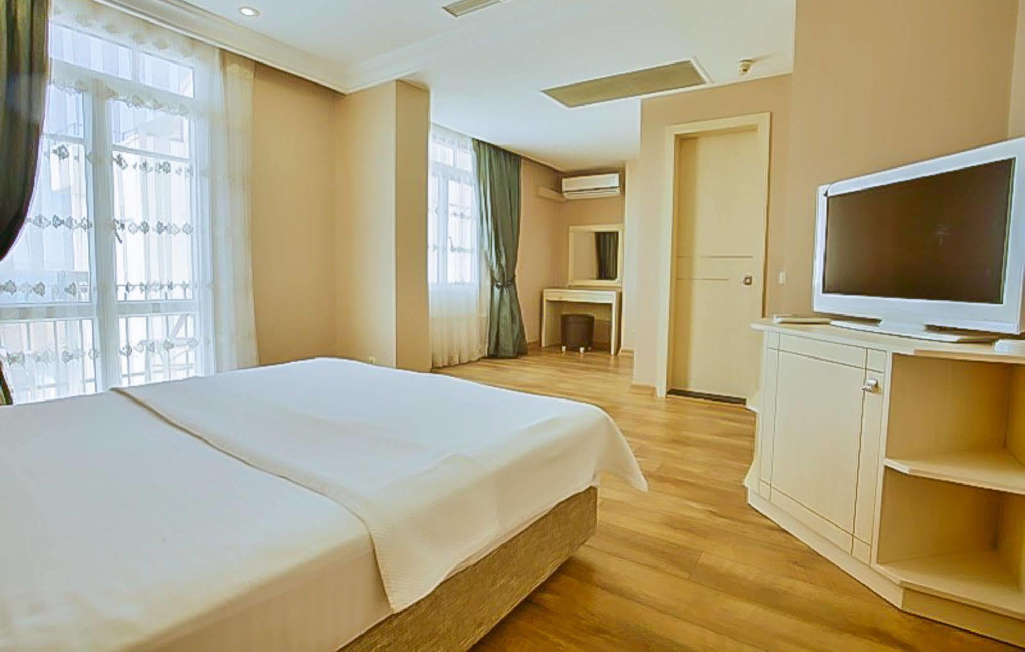 Buyukada Princess Hotel Prinseneilanden Buitenkant foto